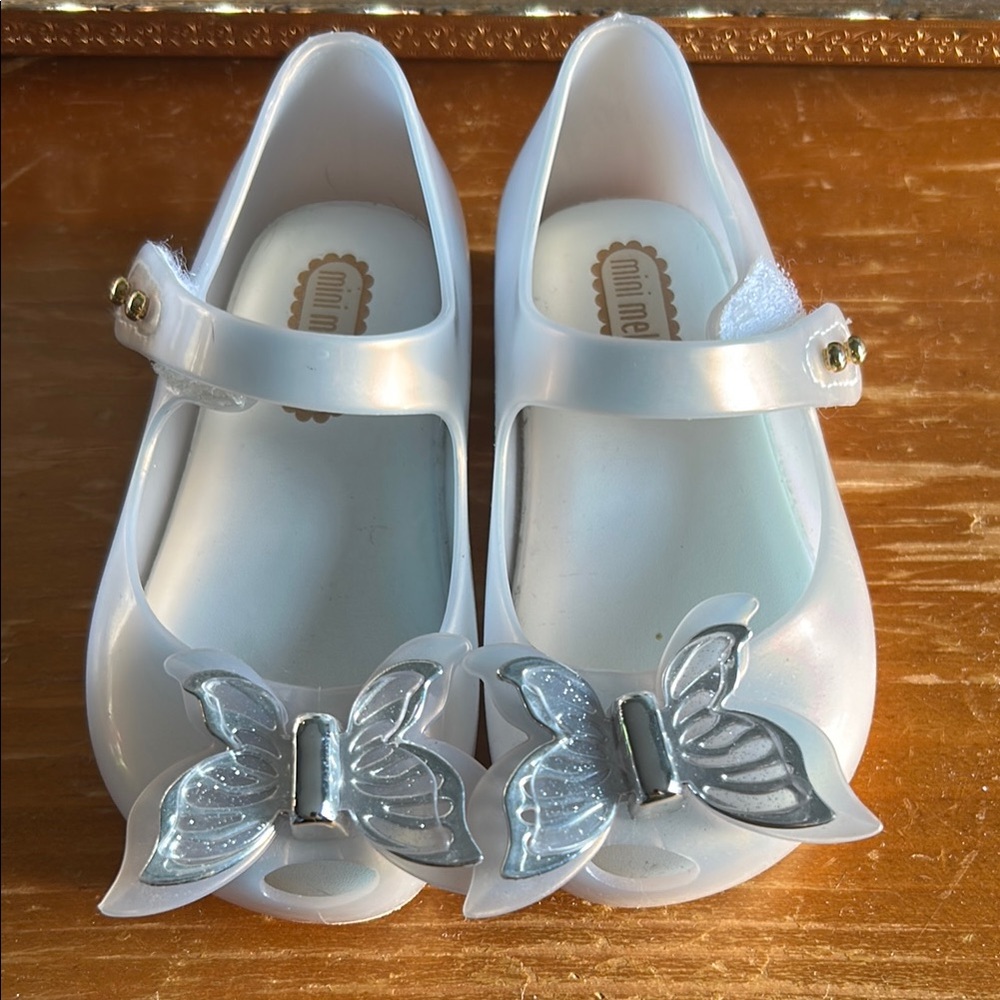 Mini Melissa White Dress Shoes with Butterfly Detail